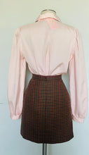 Load image into Gallery viewer, Vintage 60s soft pink blouse Small
