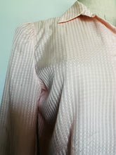 Load image into Gallery viewer, Vintage 60s soft pink blouse Small
