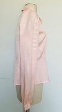 Load image into Gallery viewer, Vintage 60s soft pink blouse Small
