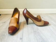 Load image into Gallery viewer, Rare Vintage 70s western leather heels  size 8
