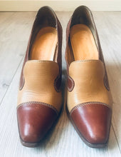 Load image into Gallery viewer, Rare Vintage 70s western leather heels  size 8
