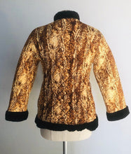 Load image into Gallery viewer, Vintage 70s quilted faux fur interior leopard toggle Asian jacket  small
